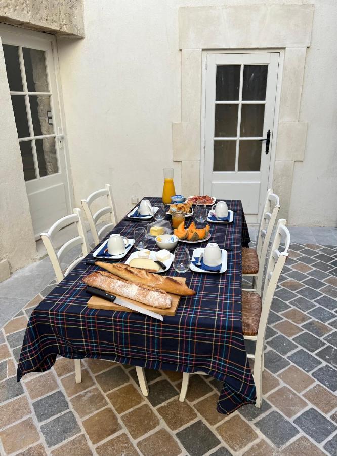 Le Regardeur Bed and Breakfast Saint-Rémy-de-Provence Εξωτερικό φωτογραφία